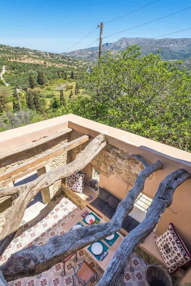 Joy: Artist's Stone House With Countryside Views