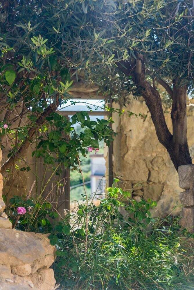 Joy: Artist's Stone House With Countryside Views