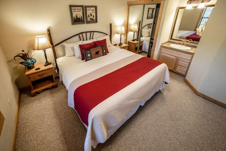Cabins At Grand Mountain