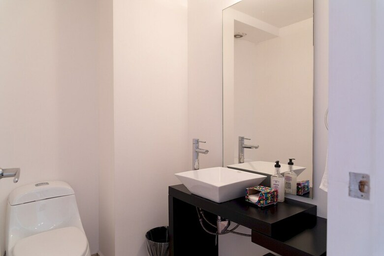 Bright Apartment With Private Bathroom,kitchen And More @santafe-601