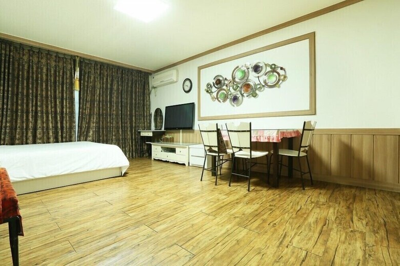 Apartamentos You And Me Pension
