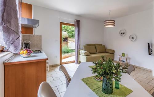 Apartment Kucine V