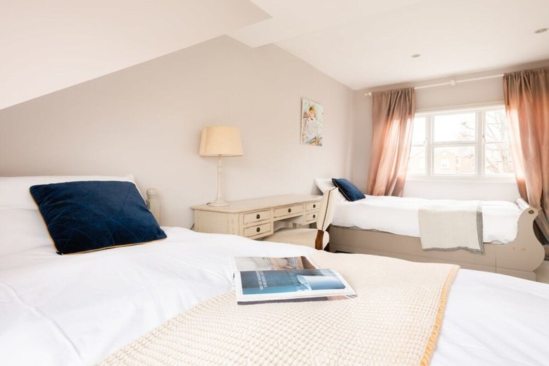 The Writers Townhouse - Beautiful 4bdr In Jericho