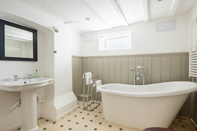 The Writers Townhouse - Beautiful 4bdr In Jericho