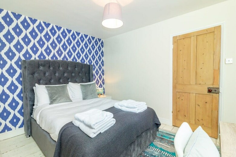 The River Cam Escape - 5bdr With Private Pond & Garden