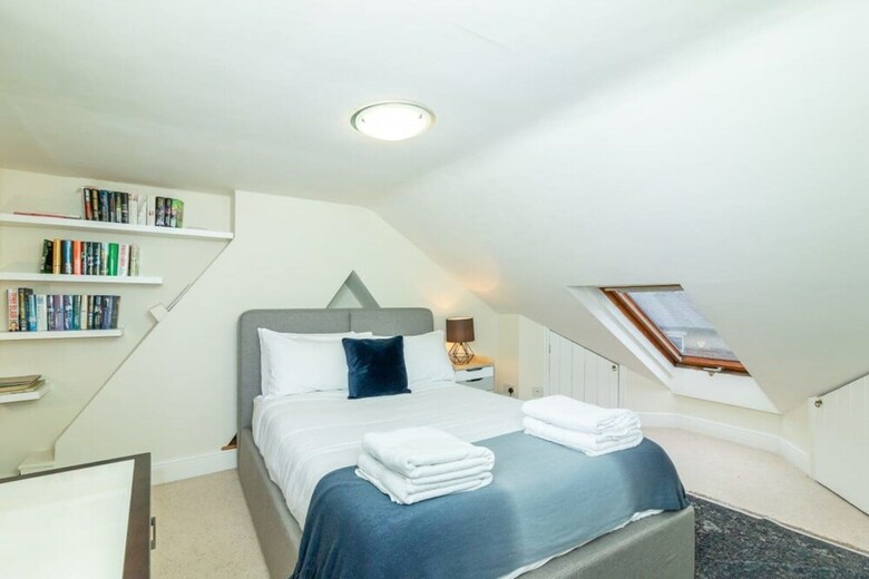 The River Cam Escape - 5bdr With Private Pond & Garden