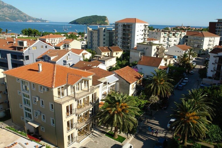 Franeta One-bedroom Apartment, Second Floor, Garden View No.6