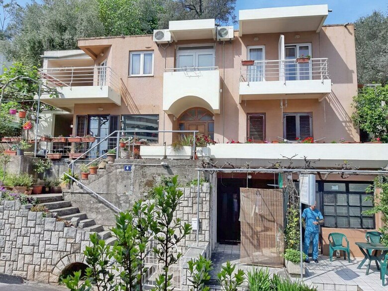 Harasho Four Bed Apartment, Budva City Center