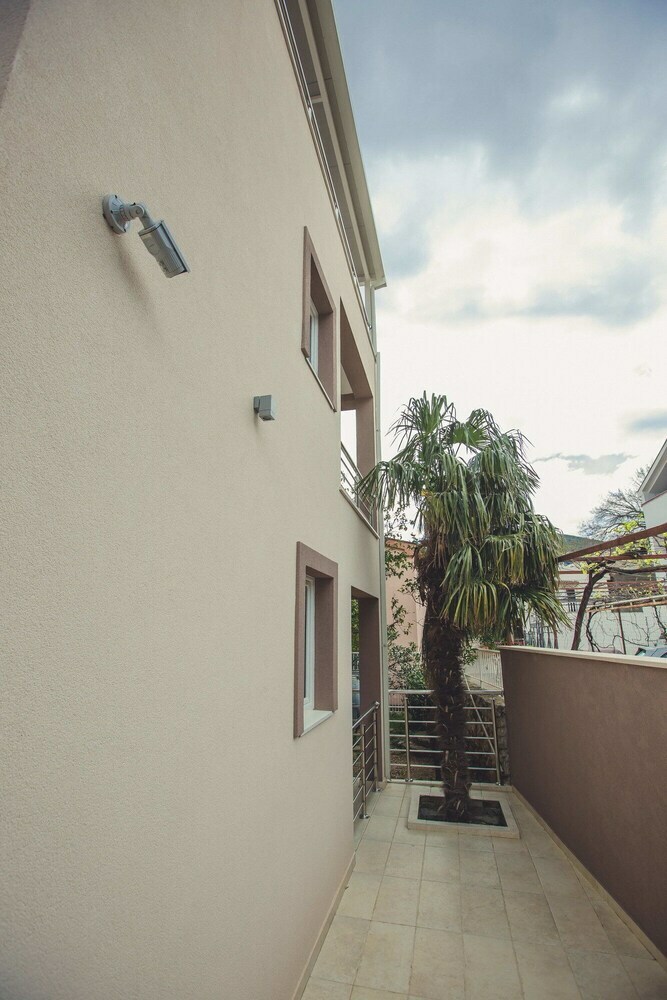 Nino Superior, One Bedroom Apartment No.1