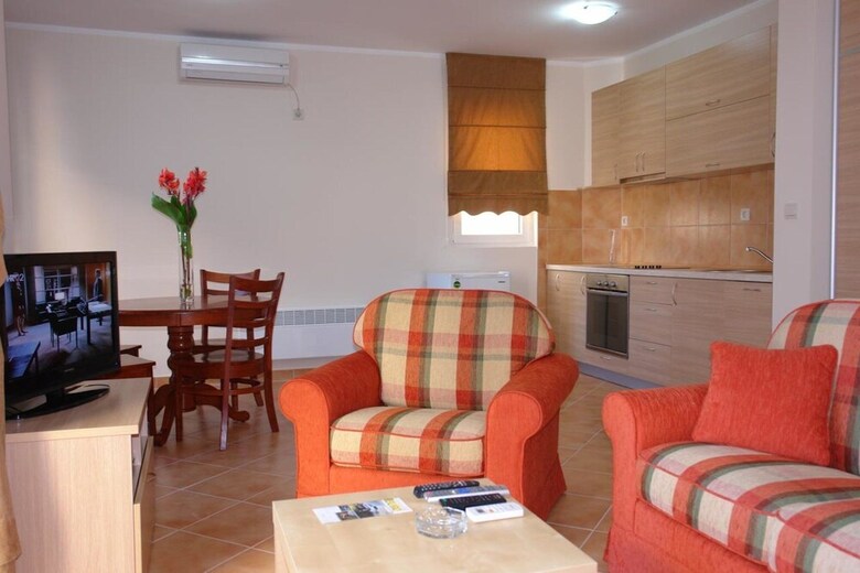 Franeta One-bedroom Apartment, First Floor, Garden View No.4