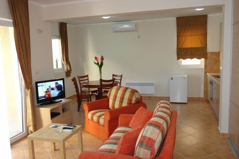 Franeta One-bedroom Apartment, First Floor, Garden View No.4