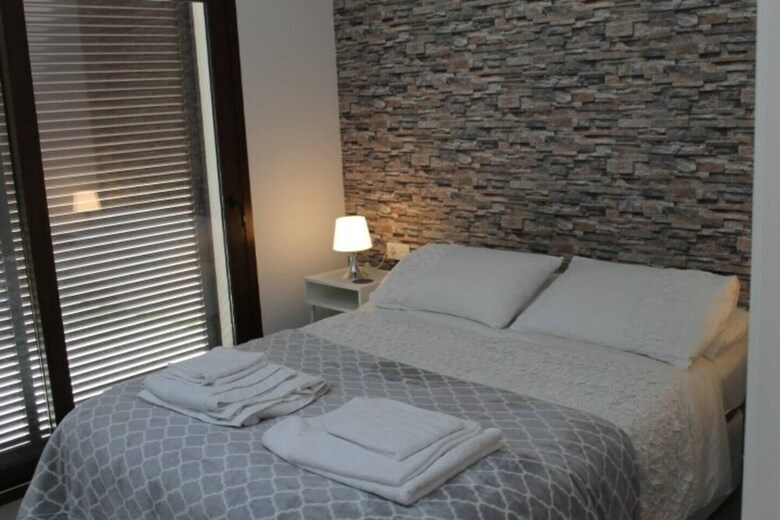 Luxurious Villa Sleeps 6 With Private Pool Lm1