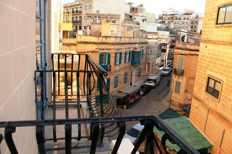 Getawaysmalta - Blue Waters 3-bedroom Apartment In Sliema