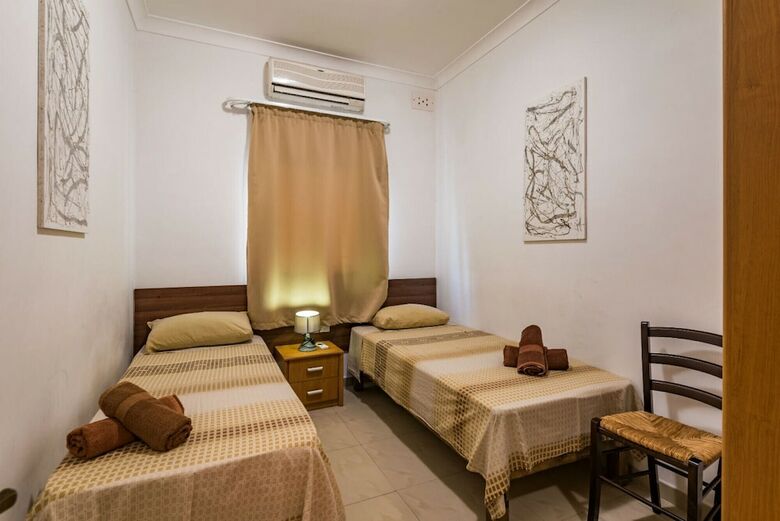 Getawaysmalta - Blue Waters 3-bedroom Apartment In Sliema