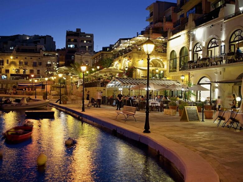 Getawaysmalta - Blue Waters 3-bedroom Apartment In Sliema