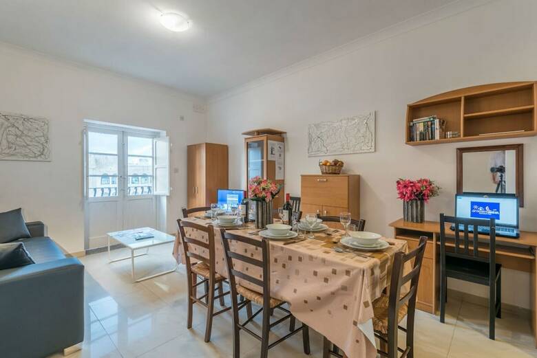 Getawaysmalta - Blue Waters 3-bedroom Apartment In Sliema