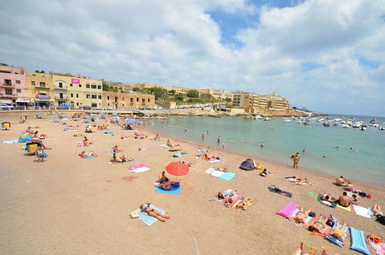 Getawaysmalta - Blue Waters 3-bedroom Apartment In Sliema