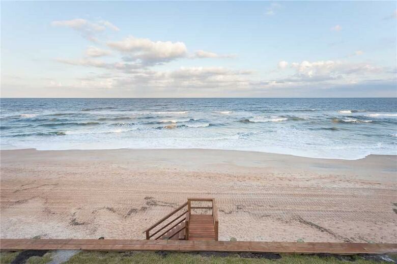 Napping Turtle, 3 Bedrooms, Ocean Front, Wireless Internet, Sleeps 9