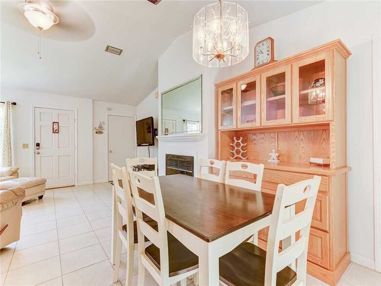 Mermaid Retreat, 2 Bedrooms, Canal Front, Sleeps 6