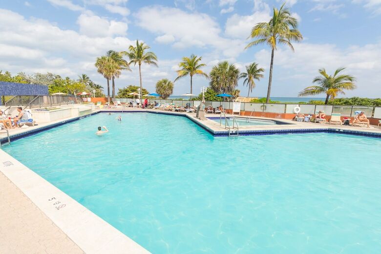 Apartamento 674 Partial Ocean View