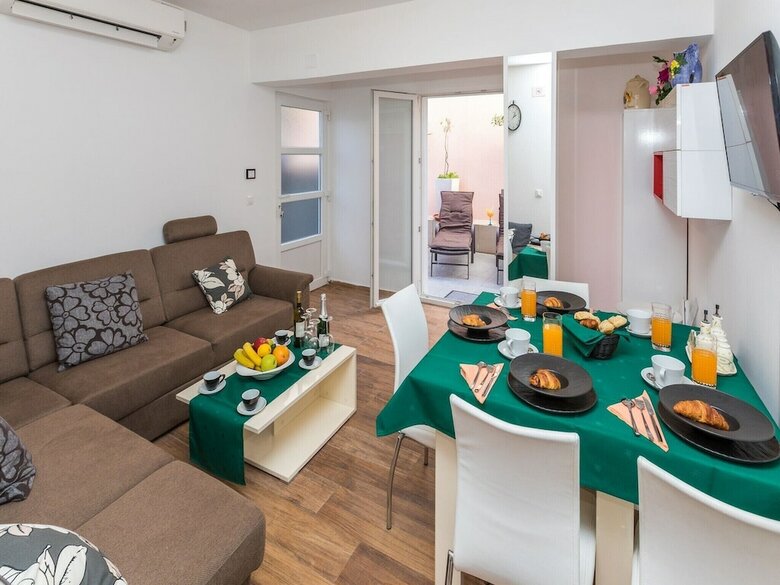 Apartments Rose Pool