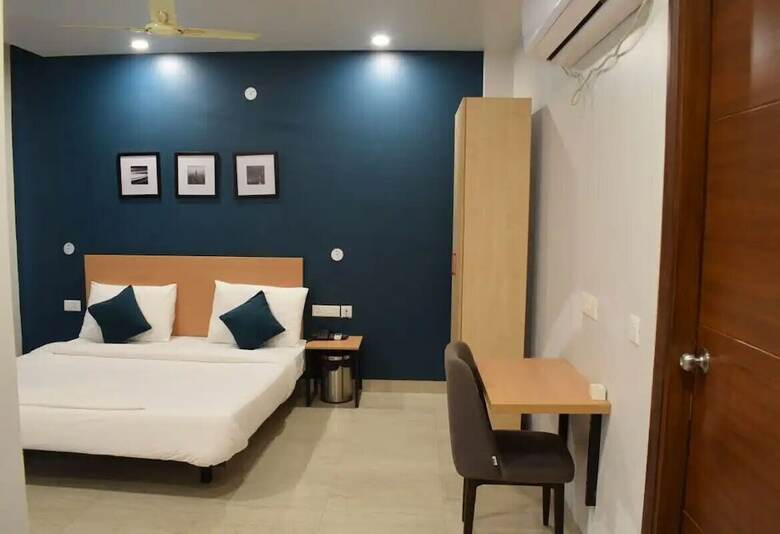 Hotel Aadat Residency
