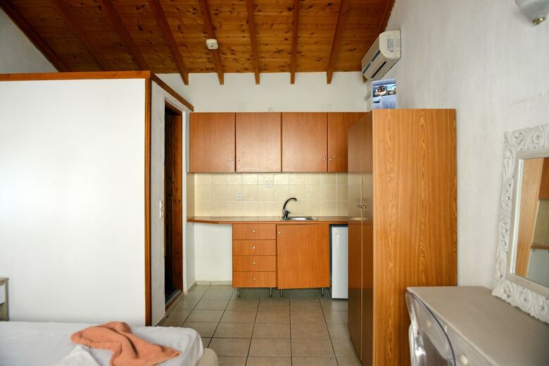 Aparthotel Yalis Studios