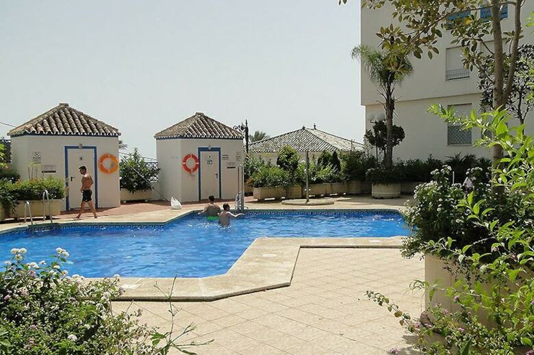 Apartamentos El Faro 2