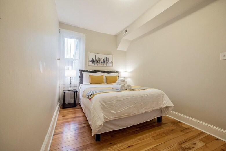 Villa 904 N 29th