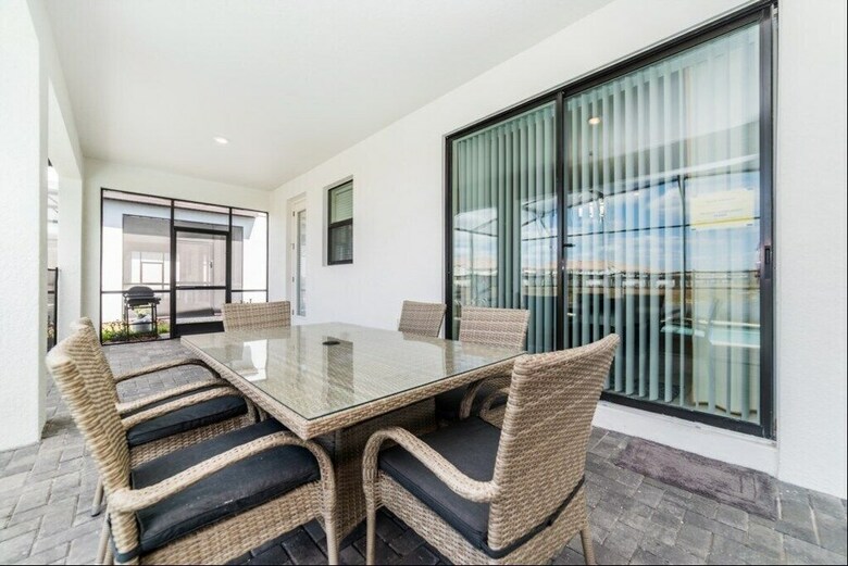 Luxury Lake View 8 Br Villa With Games Room