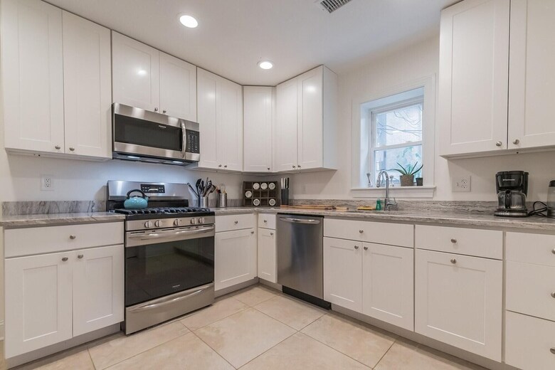 Villa 2439 Grays Ferry