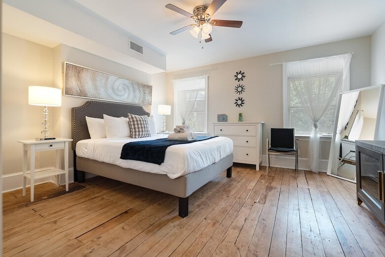 Villa 2439 Grays Ferry