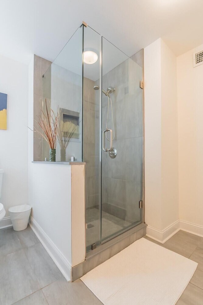 Villa 2439 Grays Ferry