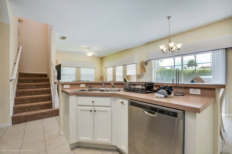 4 Bed Town Home With Full Size Pool Close To Disne