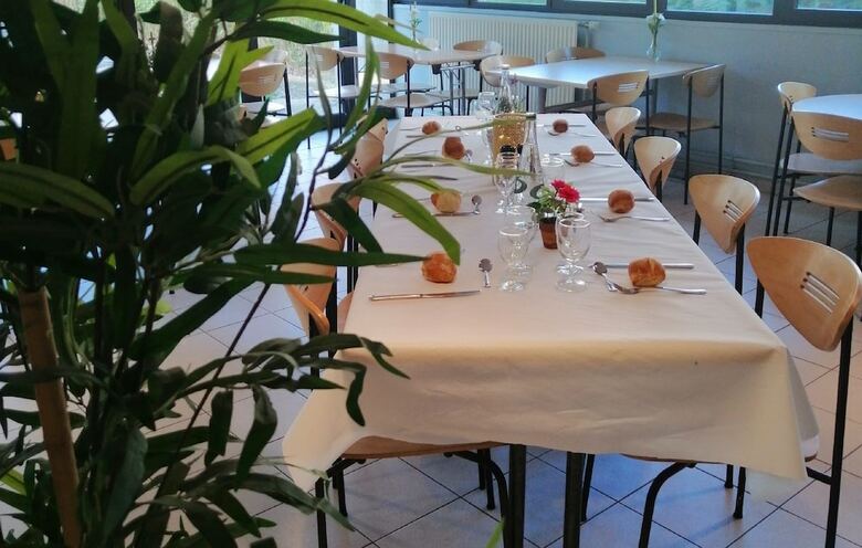Hostal Cis de Champagne - Hostel