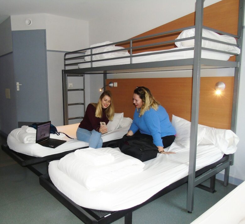 Hostal Cis de Champagne - Hostel