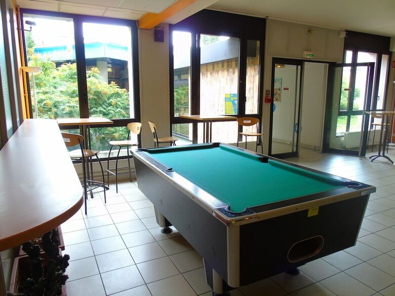 Hostal Cis de Champagne - Hostel