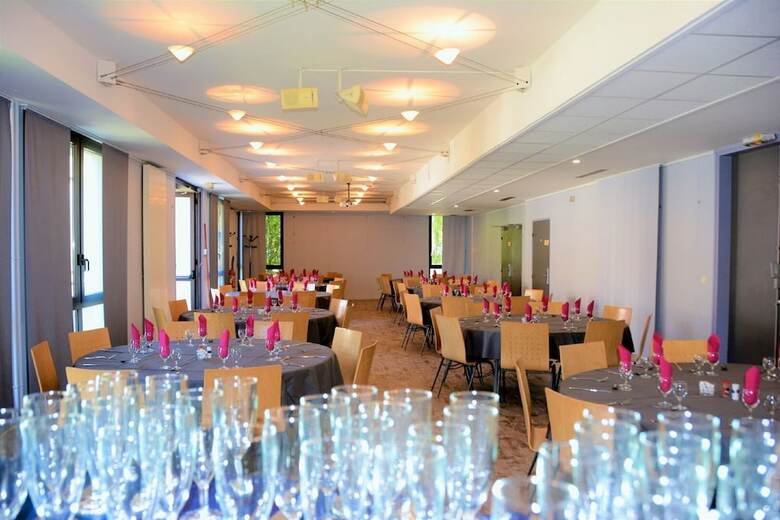 Hostal Cis de Champagne - Hostel