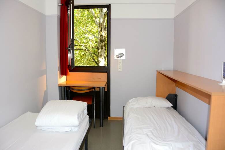 Hostal Cis de Champagne - Hostel