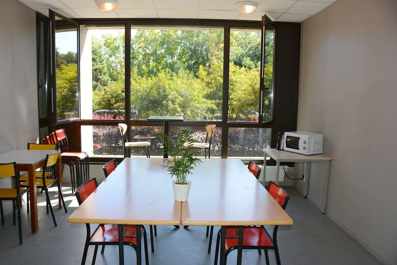 Hostal Cis de Champagne - Hostel