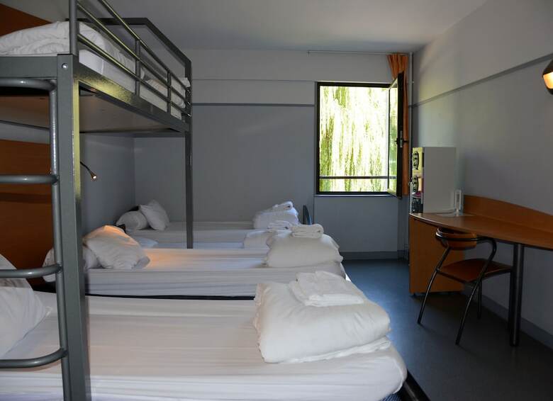 Hostal Cis de Champagne - Hostel