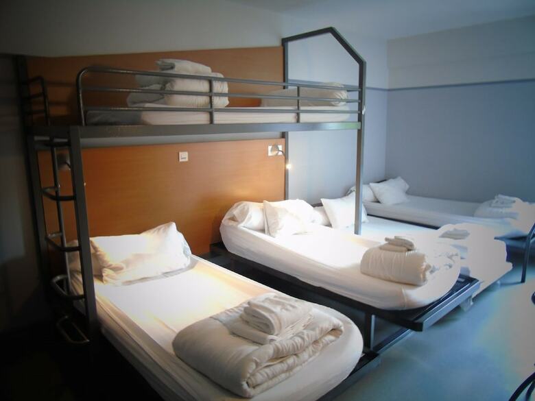Hostal Cis de Champagne - Hostel