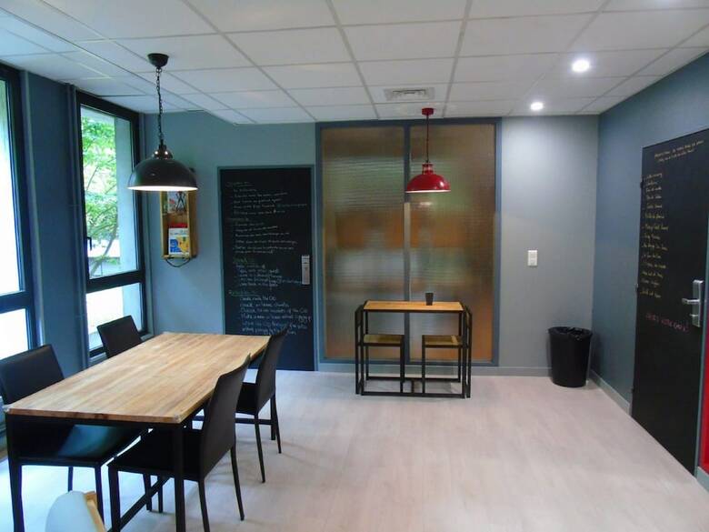 Hostal Cis de Champagne - Hostel