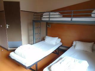 Hostal Cis de Champagne - Hostel