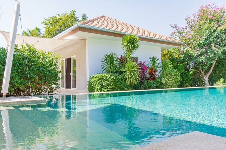 Luxury 5 Bedroom Pool Villa Js