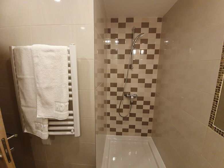 Hotel Premium Crown Suites