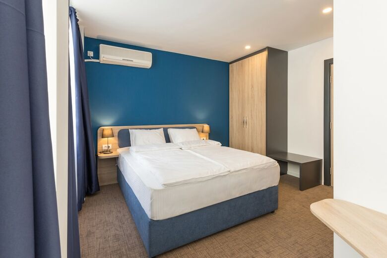 Hotel Premium Crown Suites