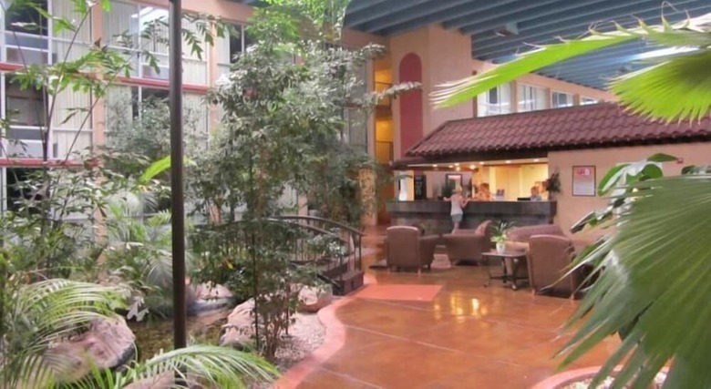Hotel Hub City Inn