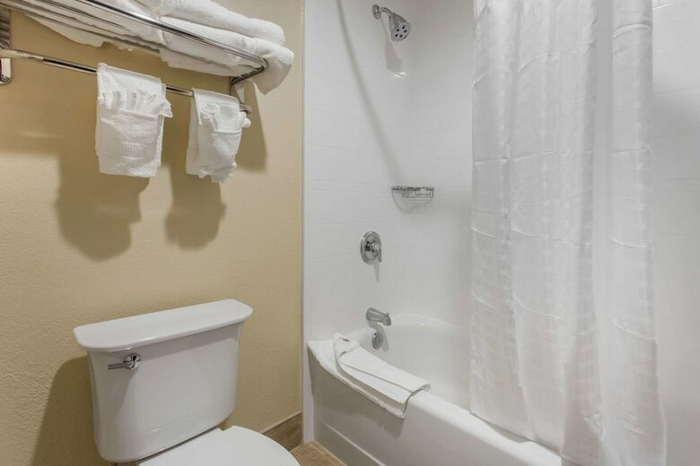 Hotel Comfort Inn Tunnel Road East