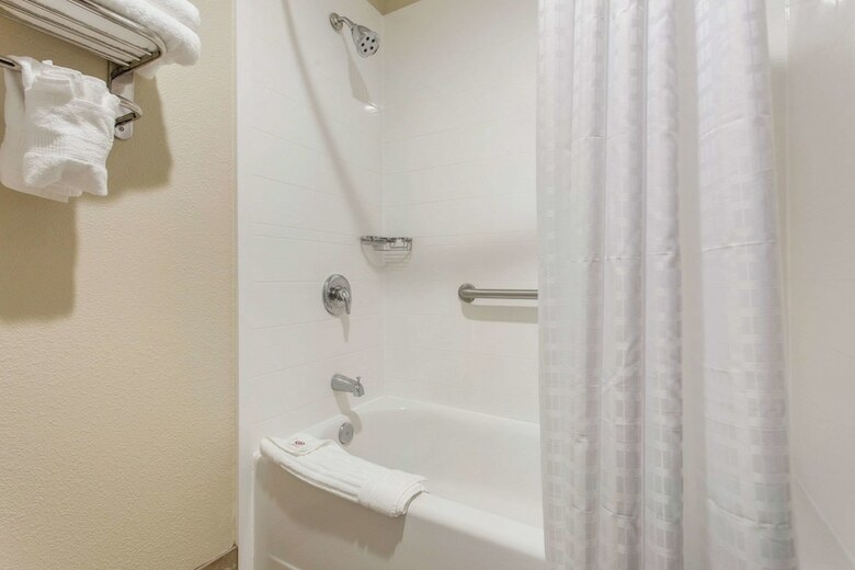 Hotel Comfort Inn Tunnel Road East